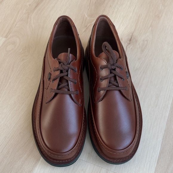 Classic Brown Men's Leather Derbys - Picture 3 of 4
